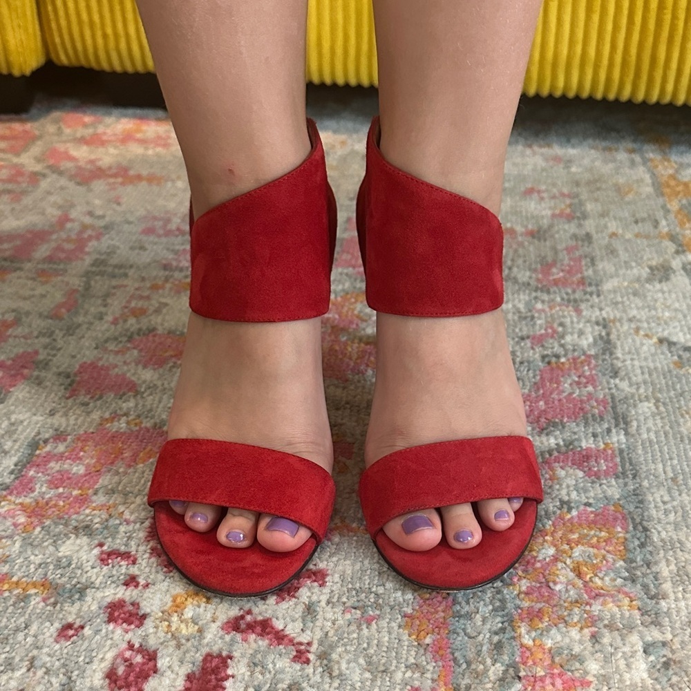 Like New Stuart Weitzman Red Suede & Leather Heels for Women - Picture 3 of 6